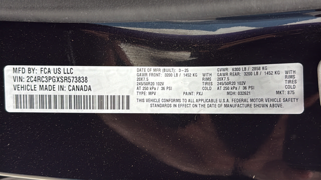 Used 2025 Chrysler Pacifica Pinnacle w/ Trailer Tow Group AWD/4WD image 30