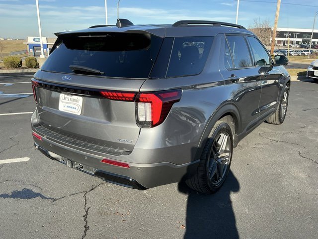 Used 2025 Ford Explorer ST-Line w/ ST-Line Street Pack image 3