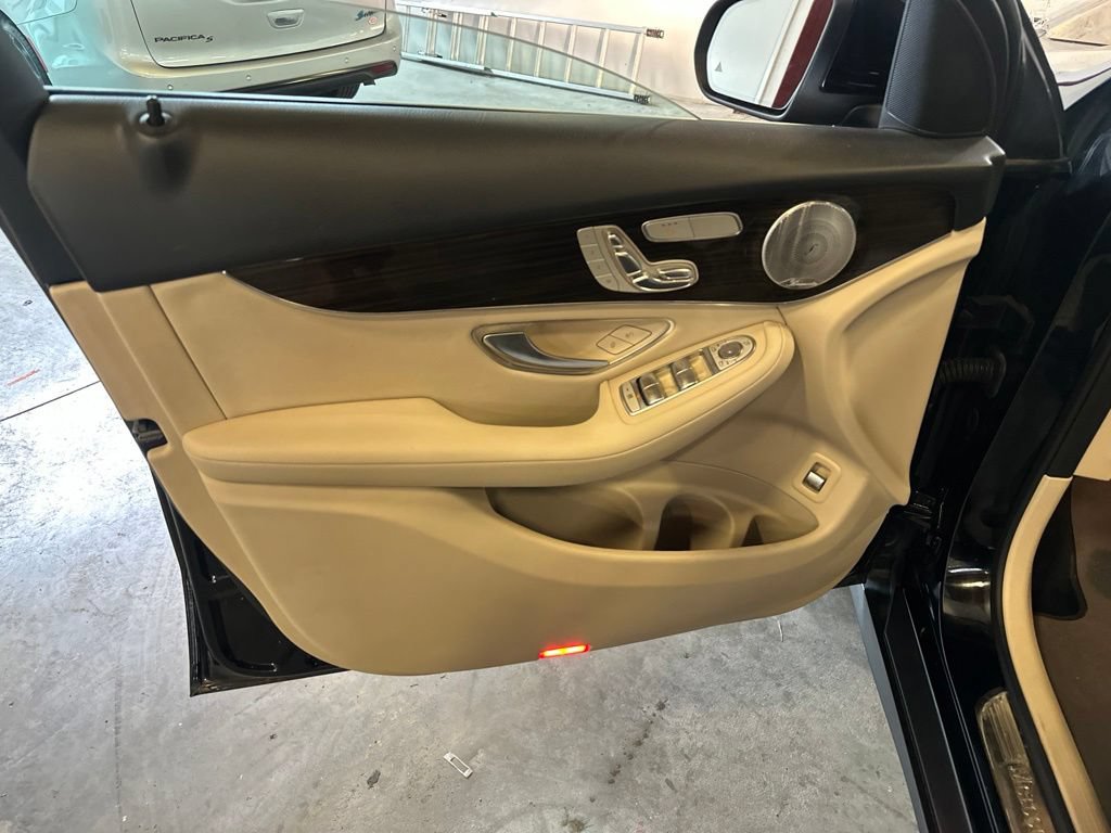 Used 2018 Mercedes-Benz GLC 300 4MATIC image 8