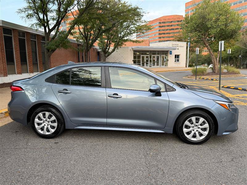 Used 2025 Toyota Corolla LE FWD image 5