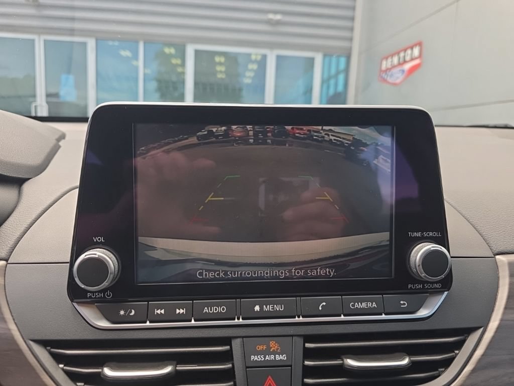 Used 2025 Nissan Altima 2.5 SV FWD image 18