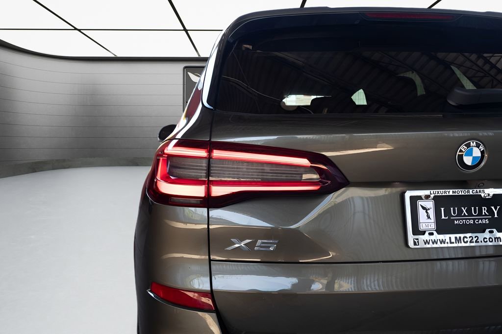 Used 2022 BMW X5 xDrive40i w/ M Sport Package AWD/4WD image 17