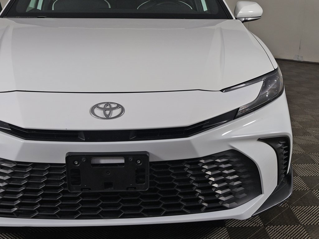 Used 2025 Toyota Camry SE image 12