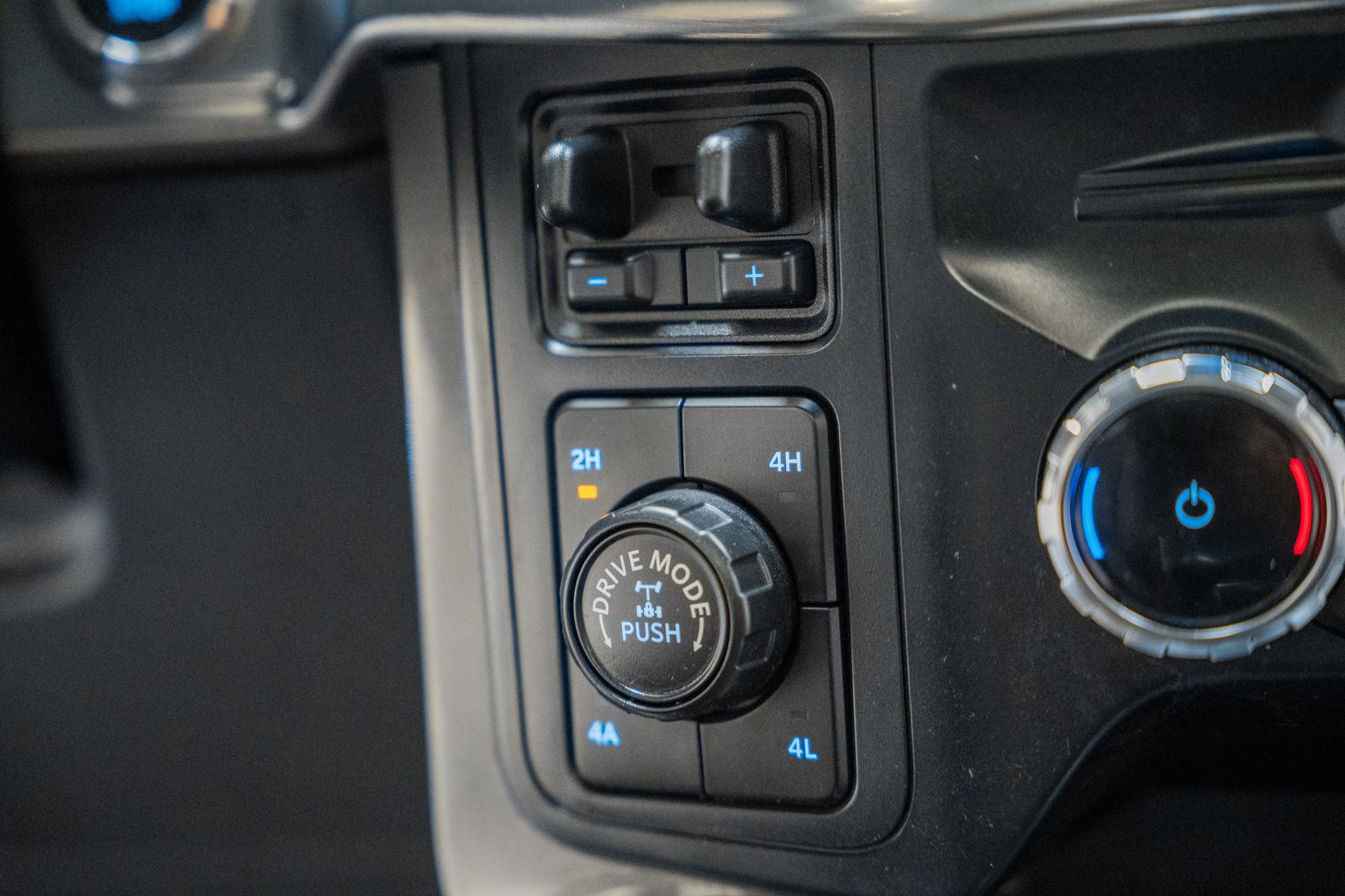 Certified 2023 Ford F150 Lariat w/ Equipment Group 502A High image 27