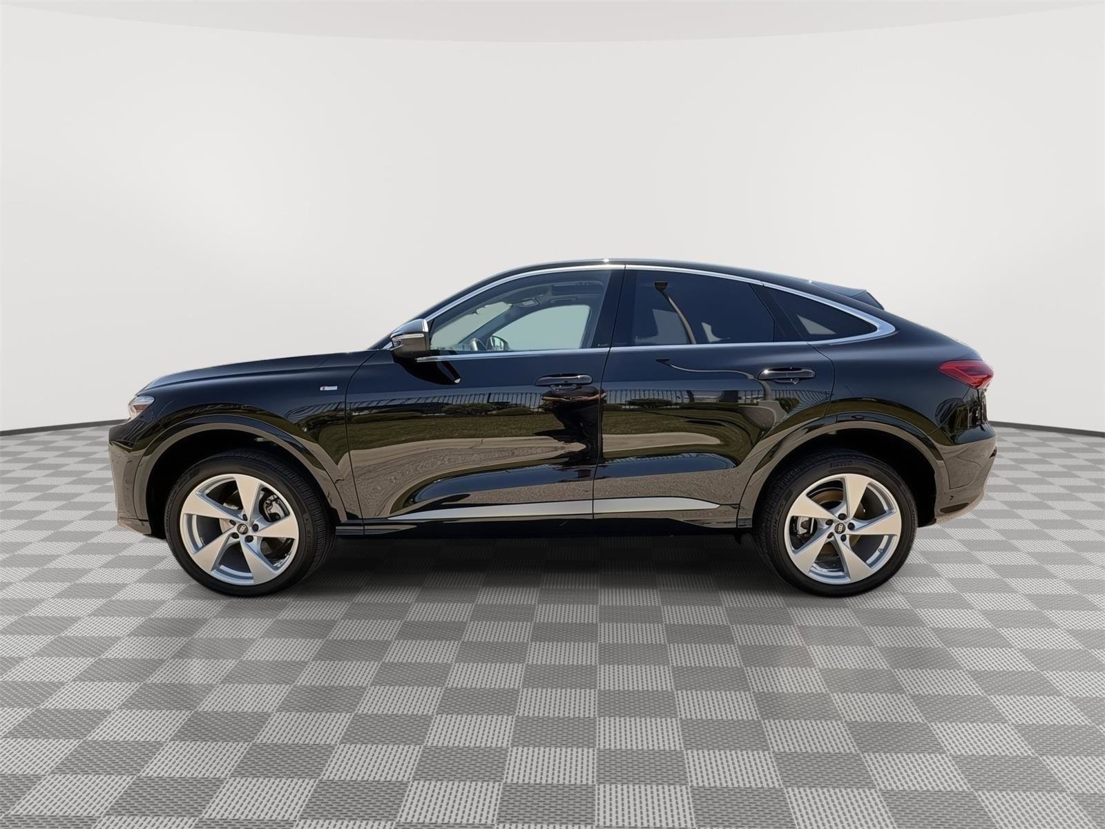 Used 2025 Audi Q5 Premium Plus w/ Premium Plus AWD/4WD image 2