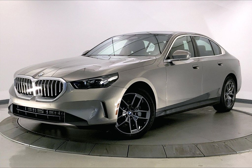 Certified 2026 BMW 530i xDrive w/ Premium Package AWD/4WD image 11