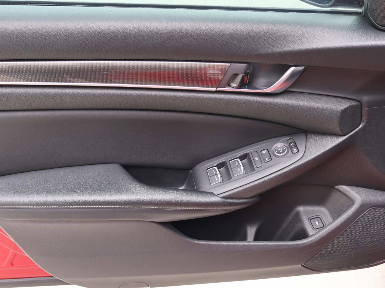 Used 2018 Honda Accord Sport image 7