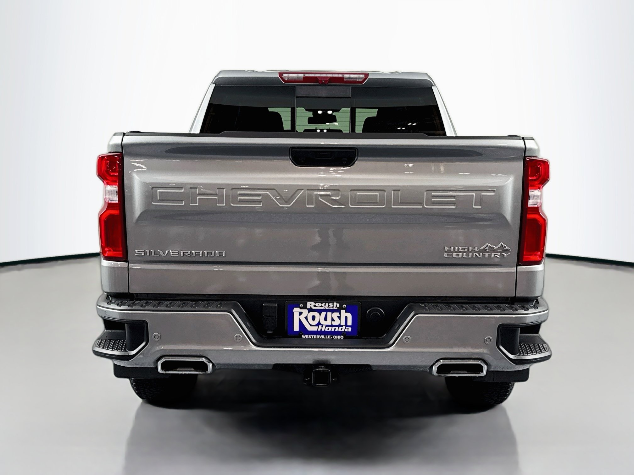 Used 2024 Chevrolet Silverado 1500 High Country w/ Z71 Off-Road Package AWD/4WD image 6