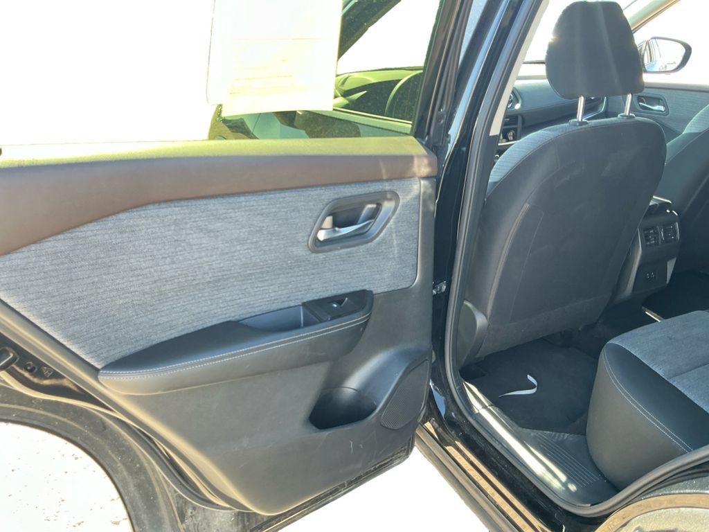 Used 2023 Nissan Rogue SV AWD/4WD image 23