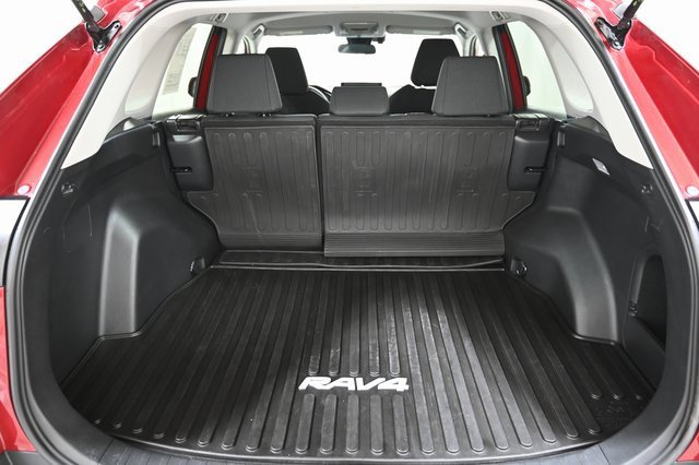 Used 2020 Toyota RAV4 LE image 21