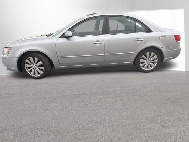 Used 2010 Hyundai Sonata Limited w/ Navigation Pkg 6 image 2