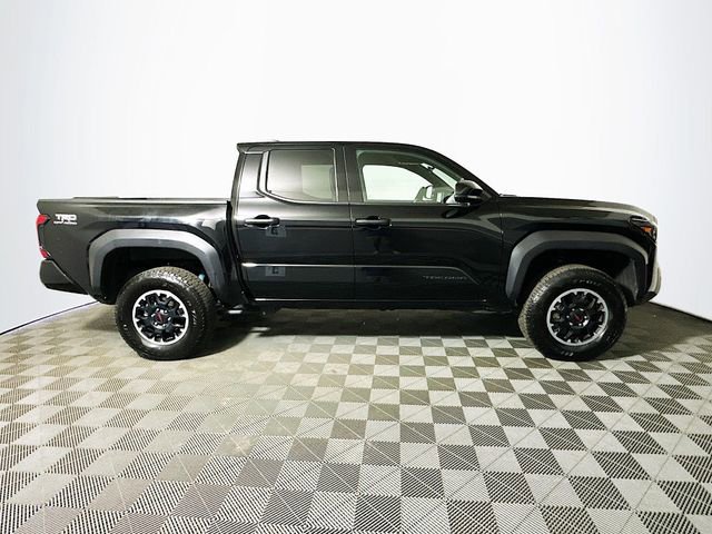 Certified 2025 Toyota Tacoma TRD Off-Road AWD/4WD image 9