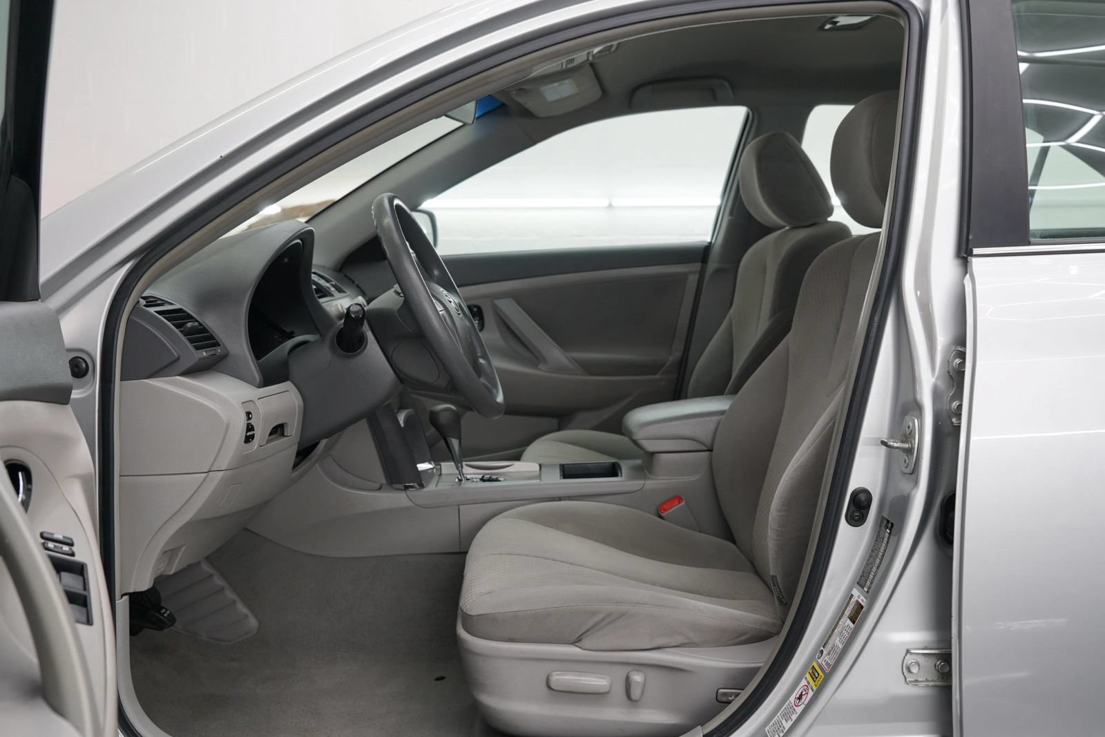 Used 2009 Toyota Camry LE FWD image 19