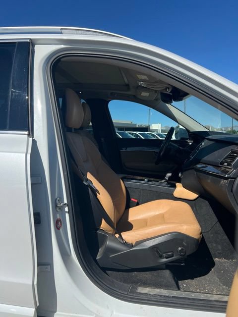 Used 2016 Volvo XC90 T6 Momentum w/ Momentum Plus Package AWD/4WD image 34