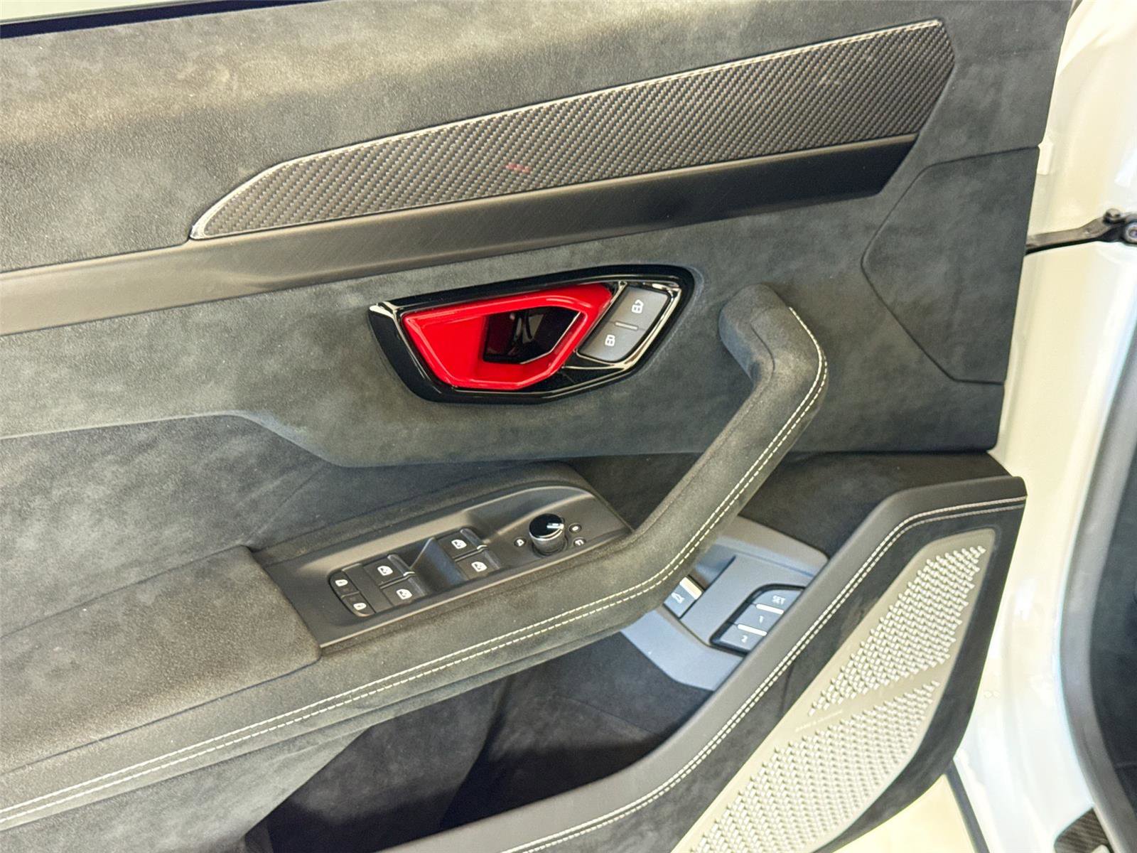 Used 2024 Lamborghini Urus Performante AWD/4WD image 13