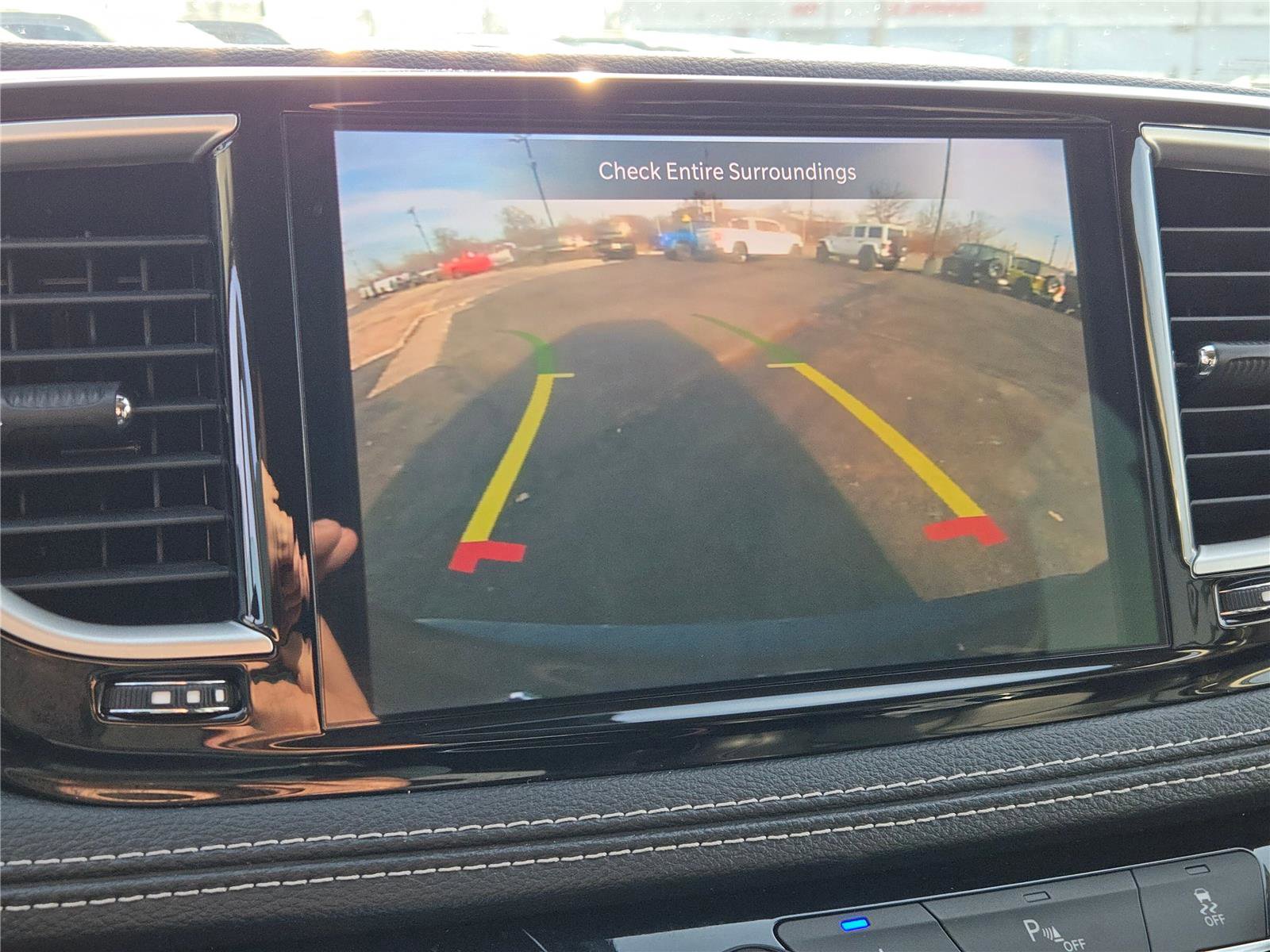 Certified 2024 Chrysler Pacifica Select image 32