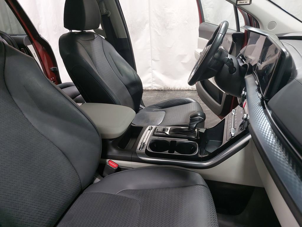 Used 2023 Kia Carnival SX Prestige image 10