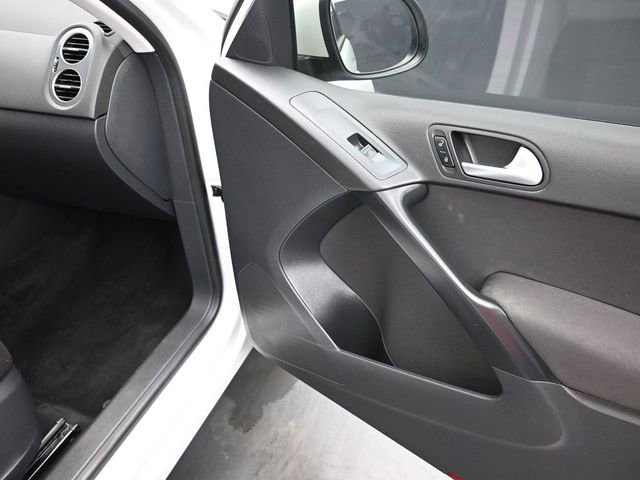 Used 2018 Volkswagen Tiguan Limited image 24