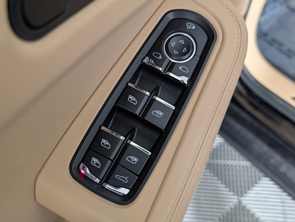 Certified 2025 Porsche Macan S image 27