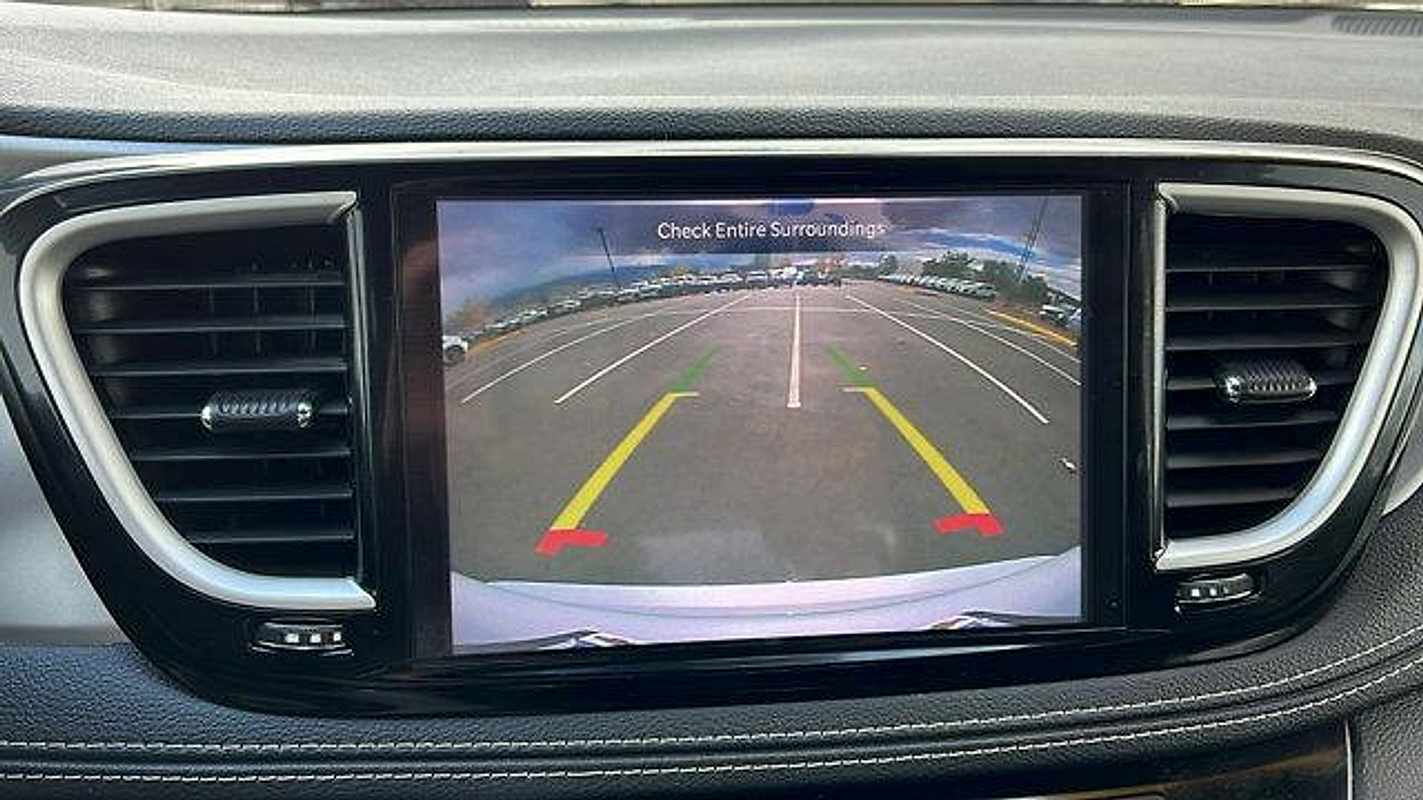 Used 2023 Chrysler Pacifica Touring image 21