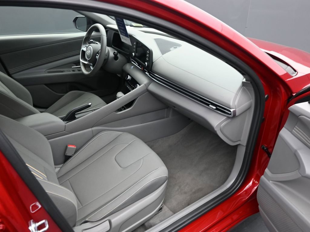 Certified 2025 Hyundai Elantra Sport image 10