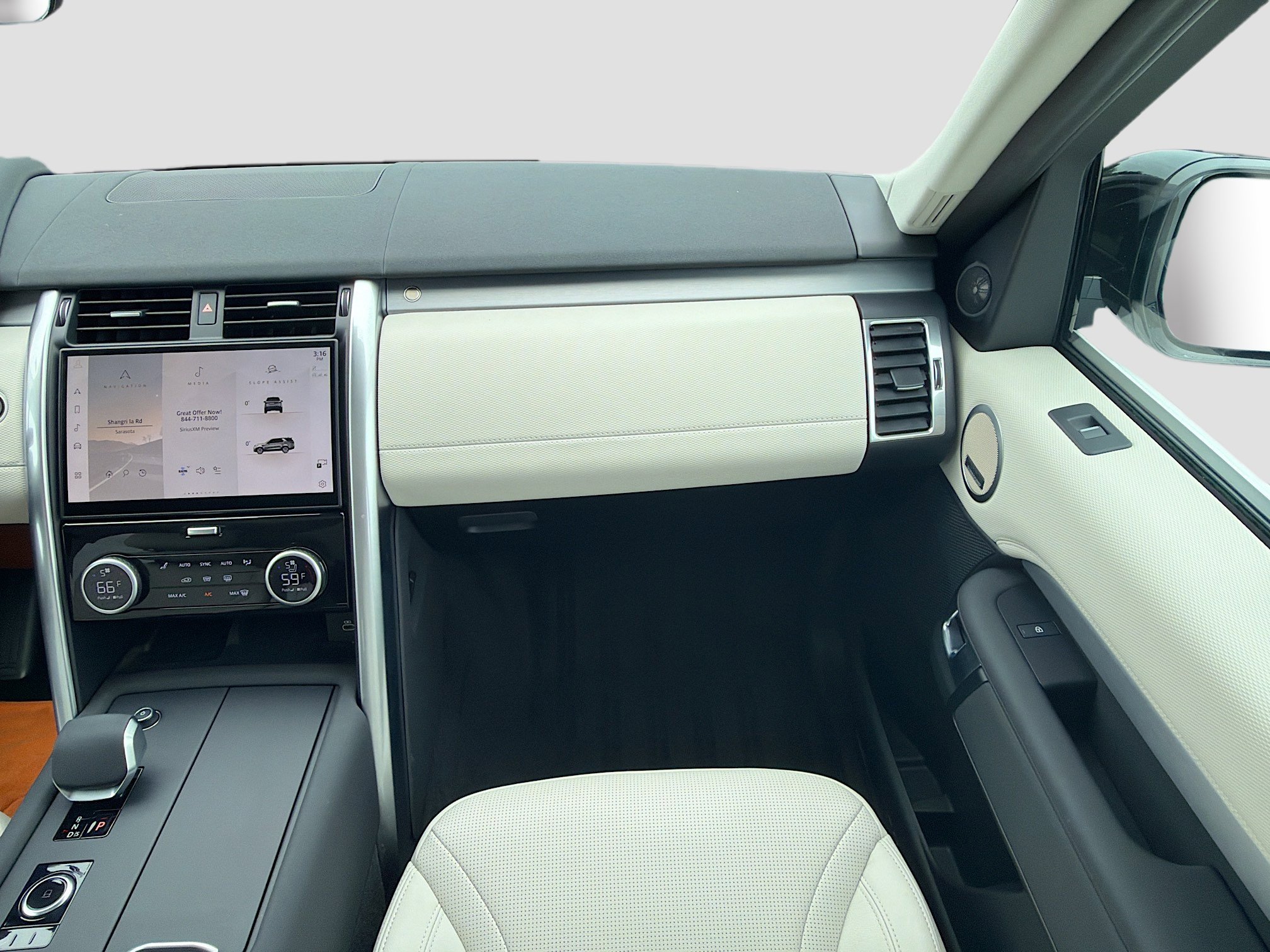 Used 2025 Land Rover Discovery Dynamic SE AWD/4WD image 19