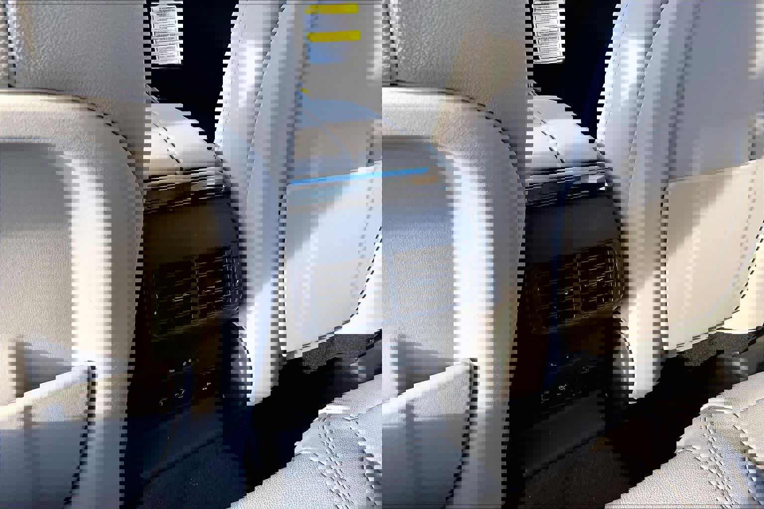 New 2026 Land Rover Range Rover Velar Dynamic SE image 16