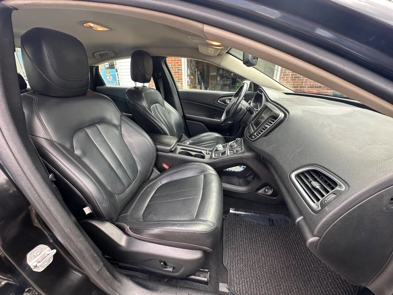 Used 2017 Chrysler 200 Limited Platinum image 13