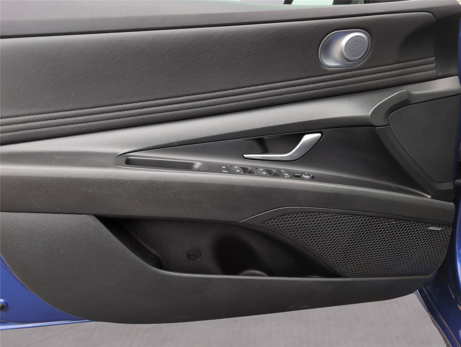 Used 2021 Hyundai Elantra SEL w/ Convenience + Premium Package image 16