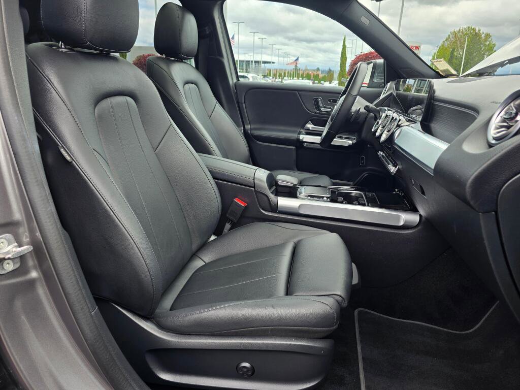 Used 2023 Mercedes-Benz EQB 300 4MATIC w/ Driver Assistance Package image 27