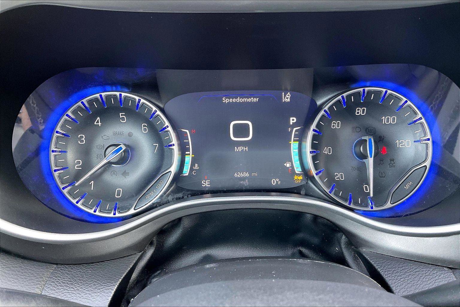 Used 2023 Chrysler Pacifica Touring-L image 20