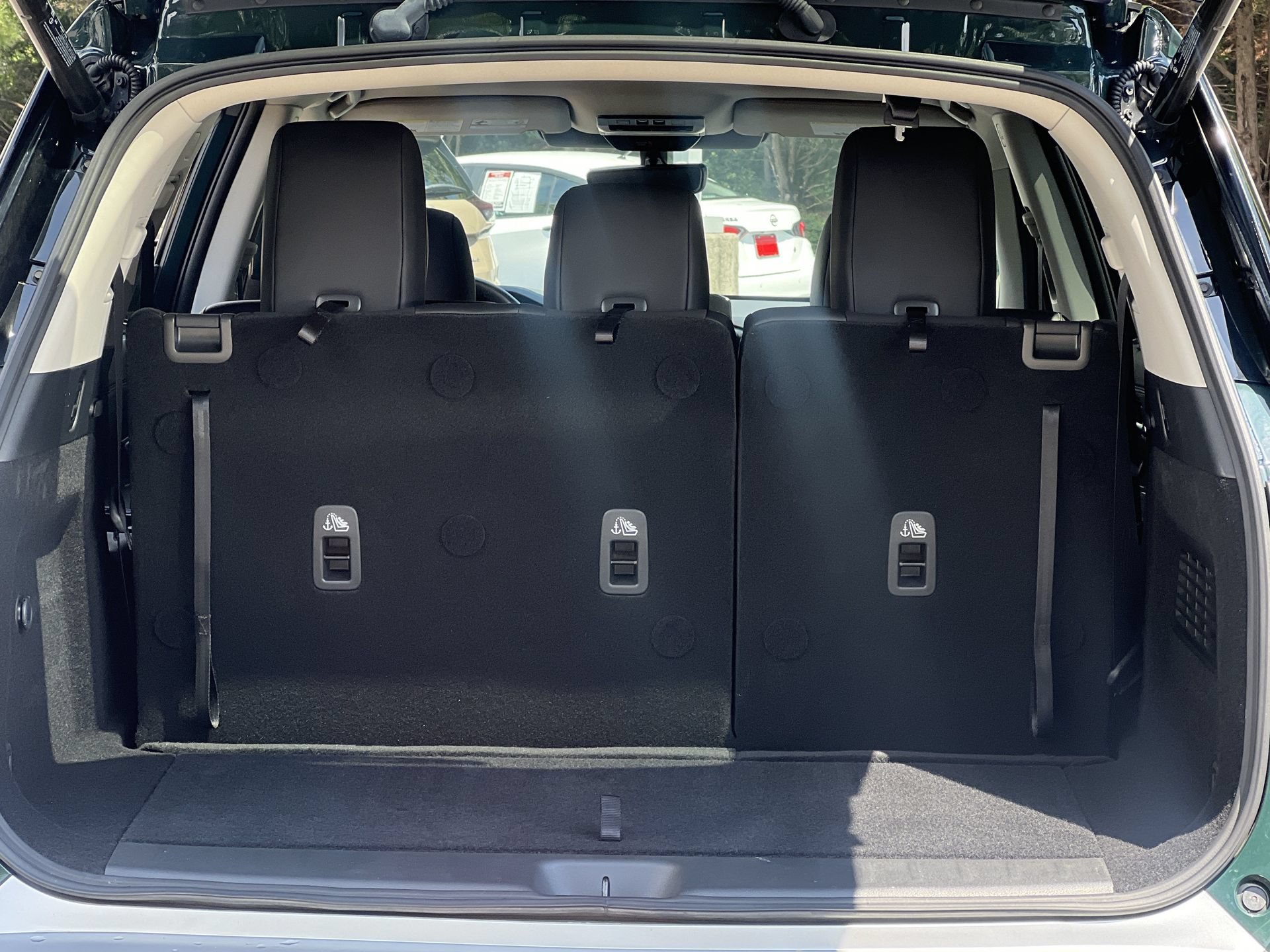 Certified 2025 Nissan Pathfinder Platinum FWD image 23