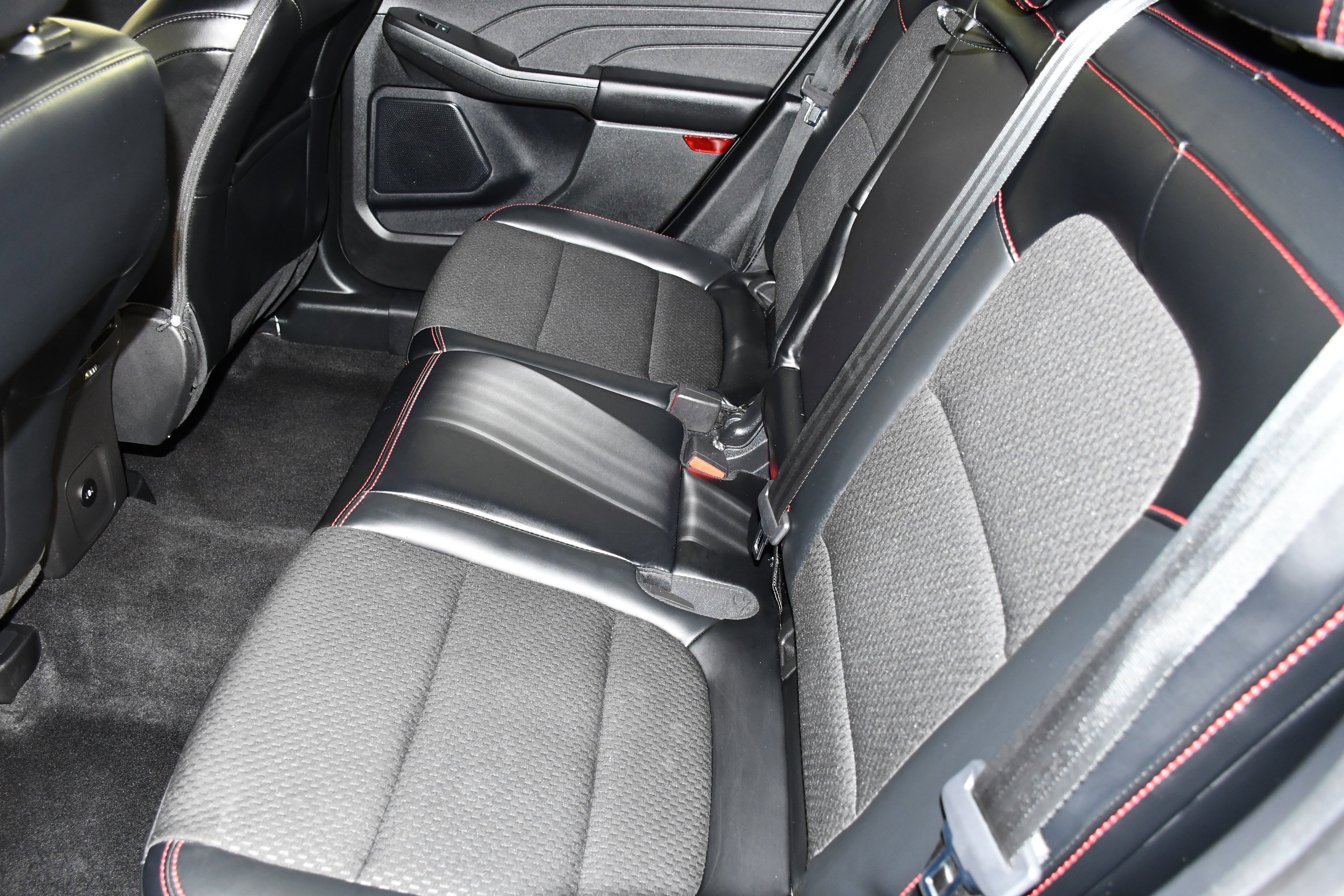 Used 2025 Ford Escape ST-Line image 46