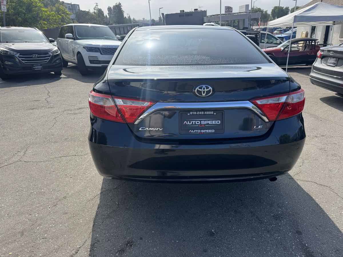 Used 2016 Toyota Camry SE image 5