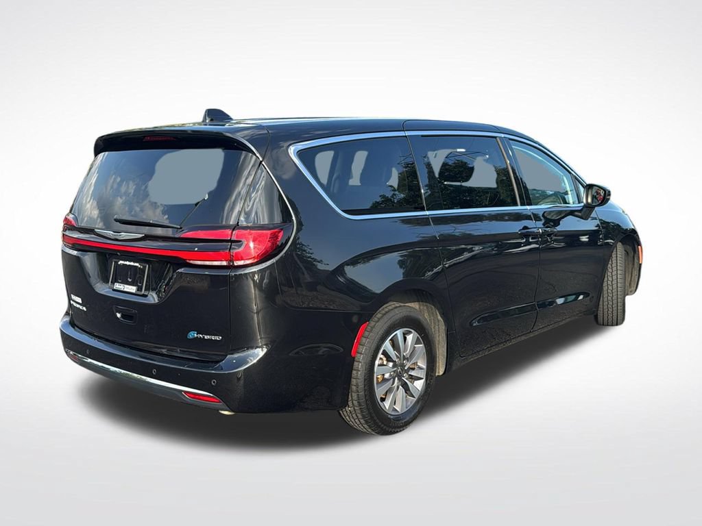 Used 2023 Chrysler Pacifica Touring-L FWD image 7