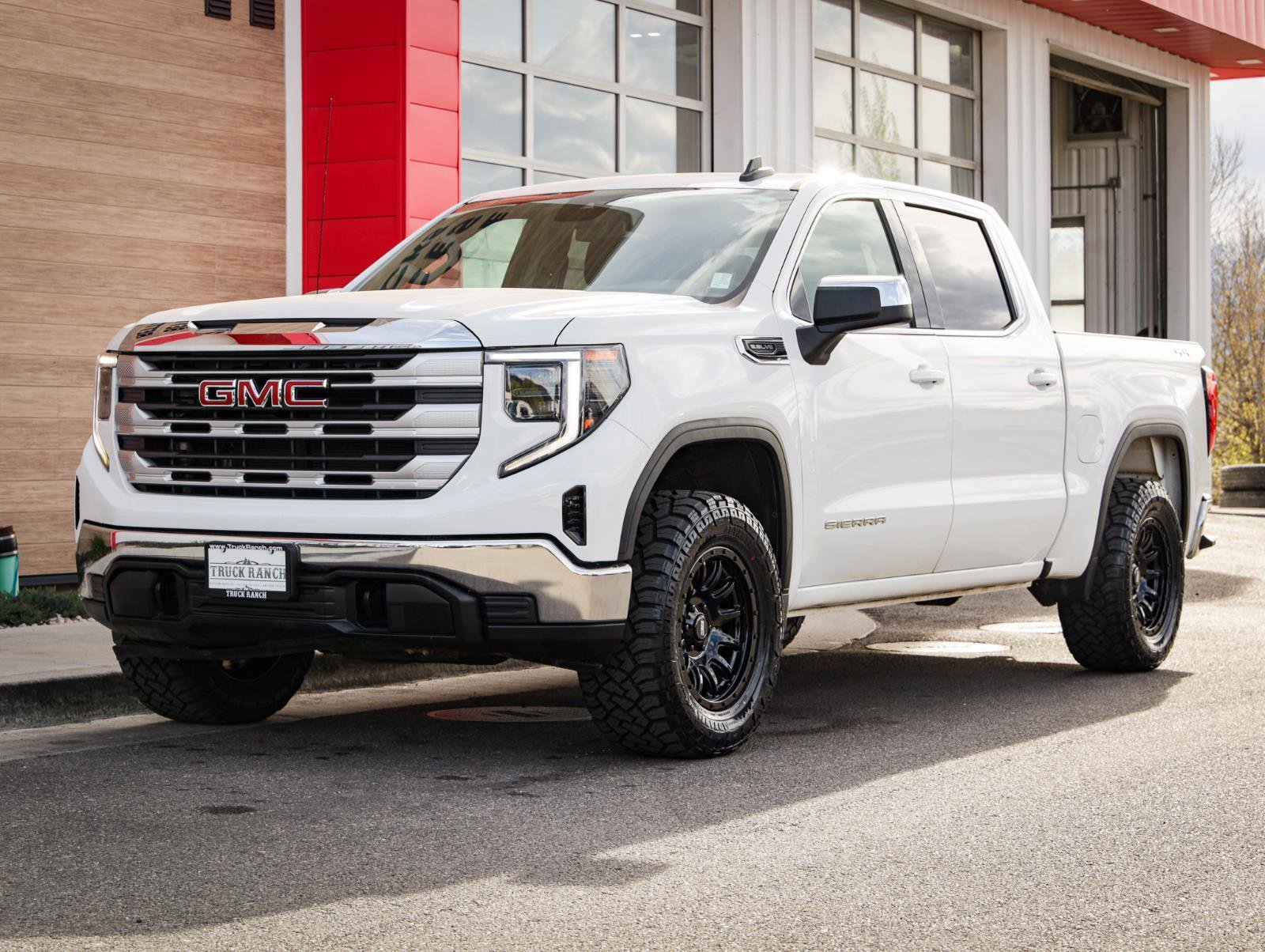 Used 2023 GMC Sierra 1500 SLE image 8