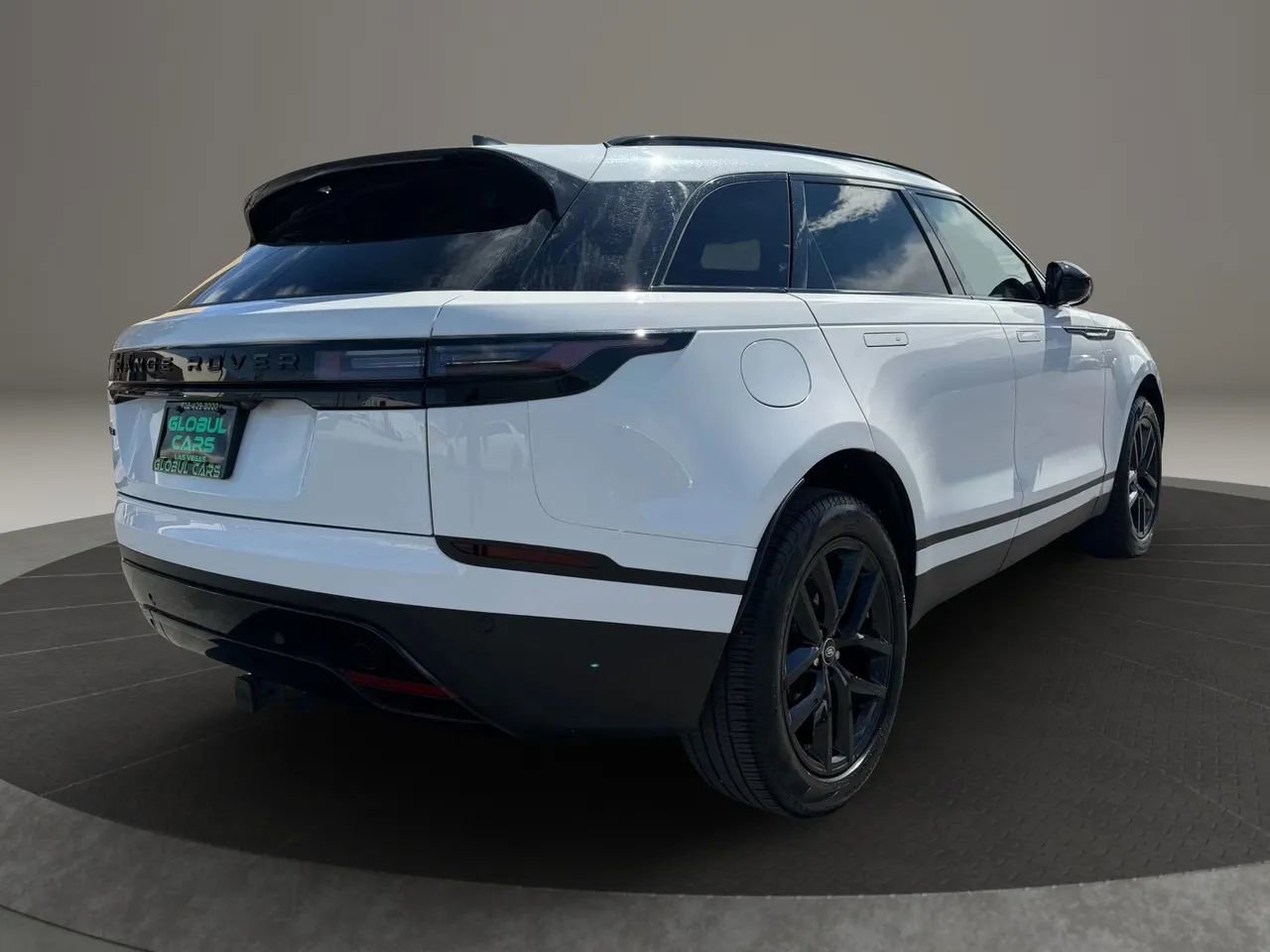 Used 2024 Land Rover Range Rover Velar S image 4