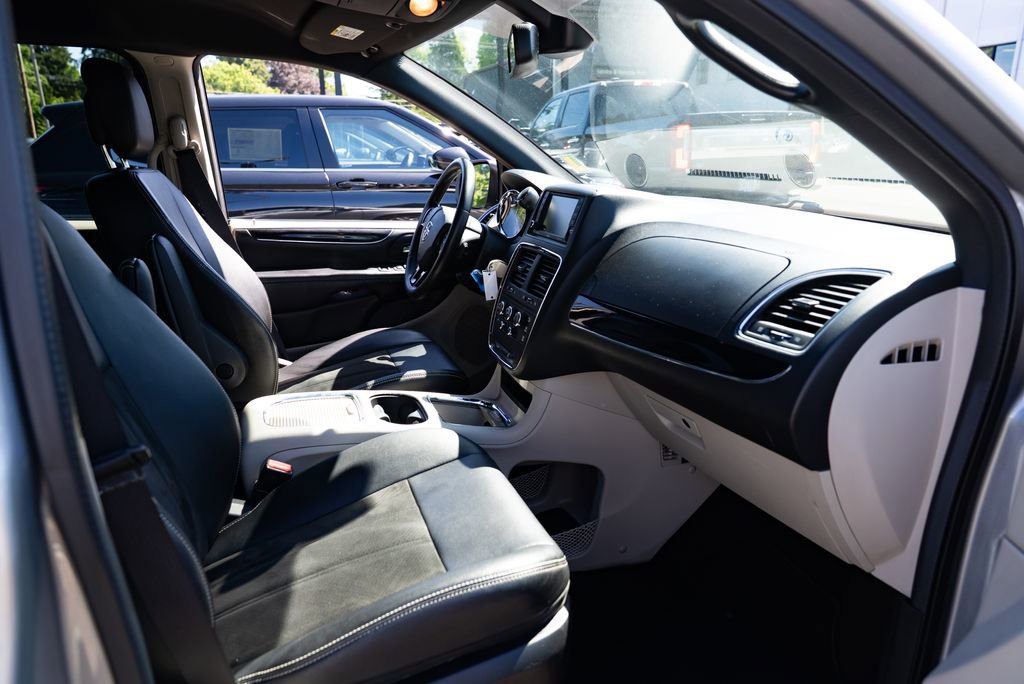 Used 2019 Dodge Grand Caravan SXT FWD image 23