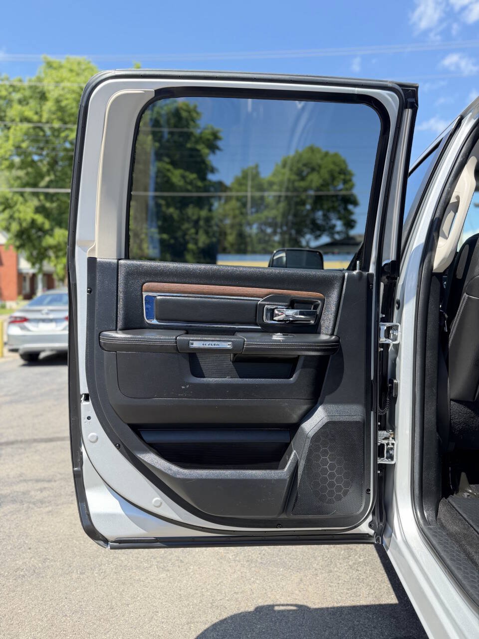 Used 2014 RAM 3500 Laramie AWD/4WD image 14