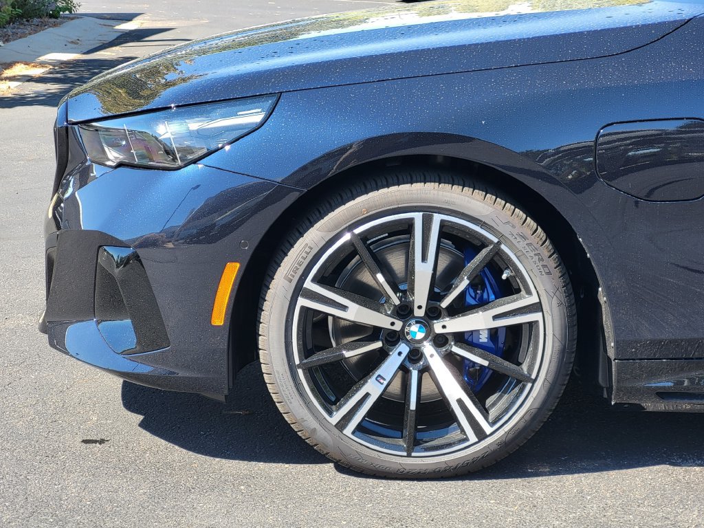 New 2027 BMW 550e xDrive w/ Premium Package AWD/4WD image 6