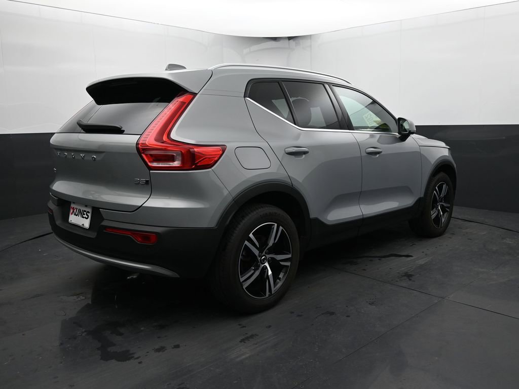 Used 2025 Volvo XC40 B5 Core image 13