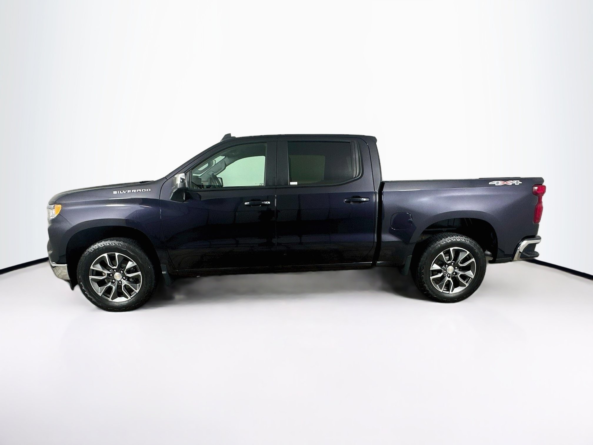 Used 2023 Chevrolet Silverado 1500 LT AWD/4WD image 4