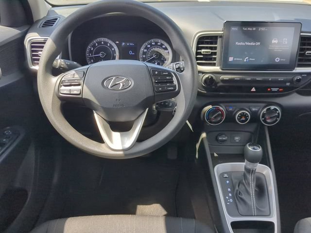 Used 2021 Hyundai Venue SE FWD image 14