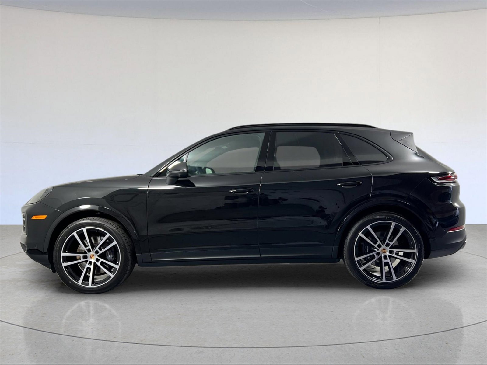 Certified 2025 Porsche Cayenne image 2