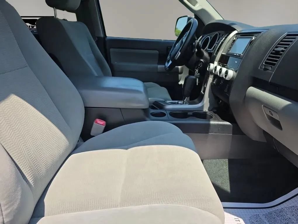 Used 2015 Toyota Sequoia SR5 AWD/4WD image 12