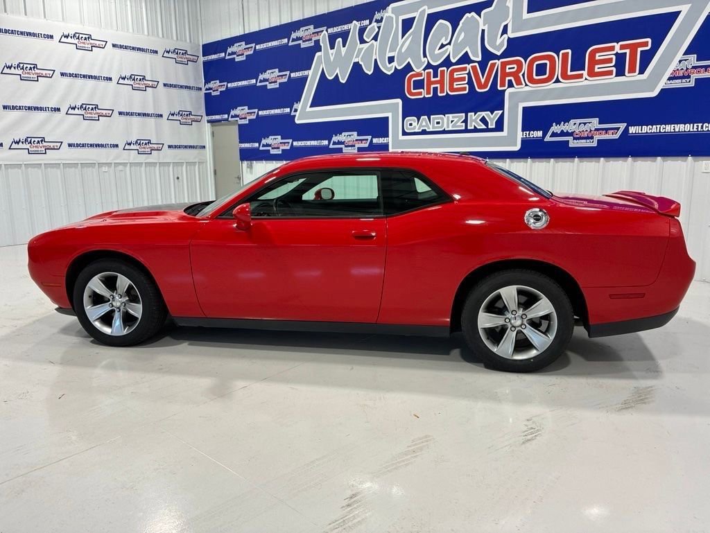 Used 2019 Dodge Challenger SXT RWD image 3