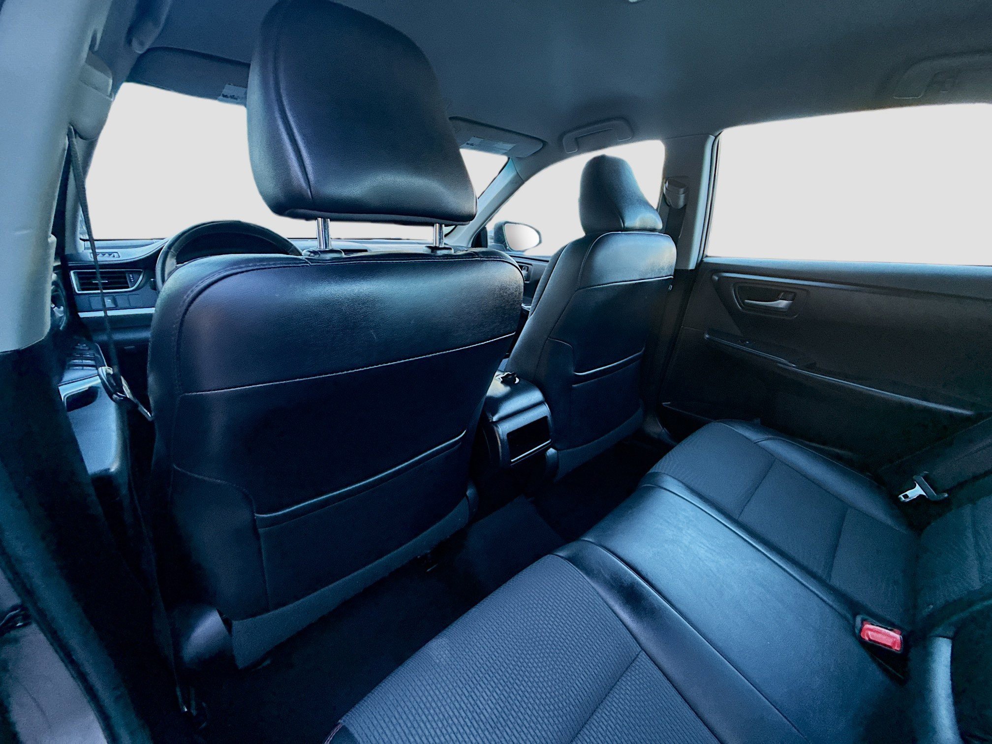 Used 2017 Toyota Camry SE image 21