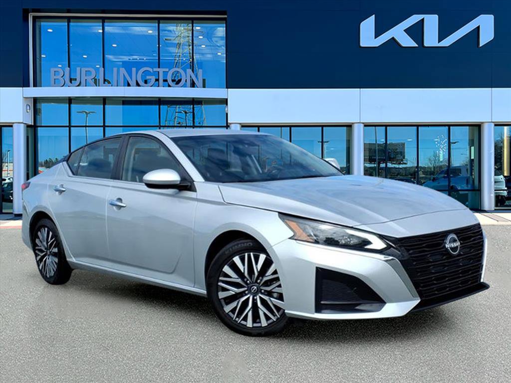 Used 2023 Nissan Altima 2.5 SV