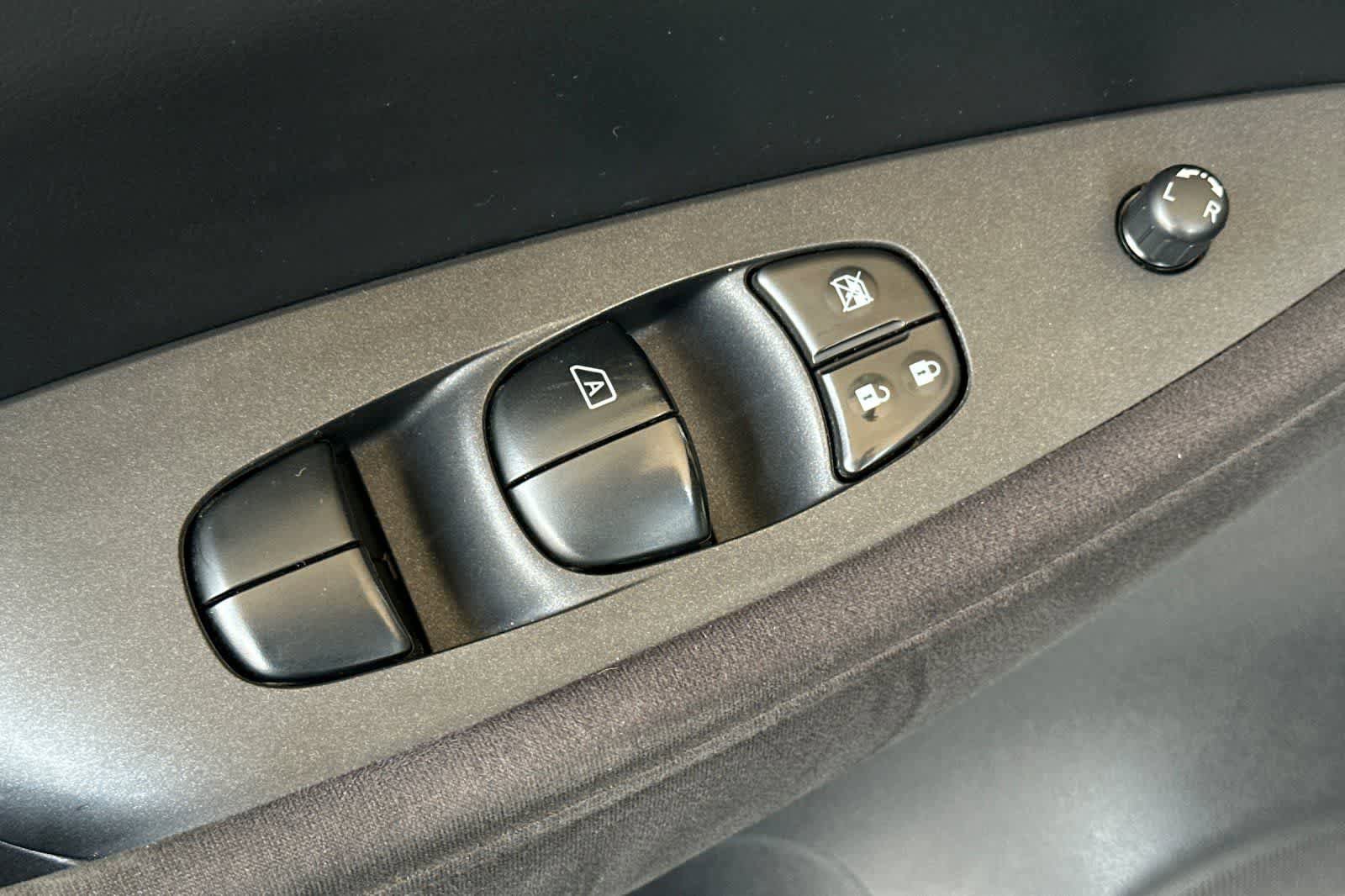 Used 2015 Nissan Leaf S w/ Charge Package FWD image 13