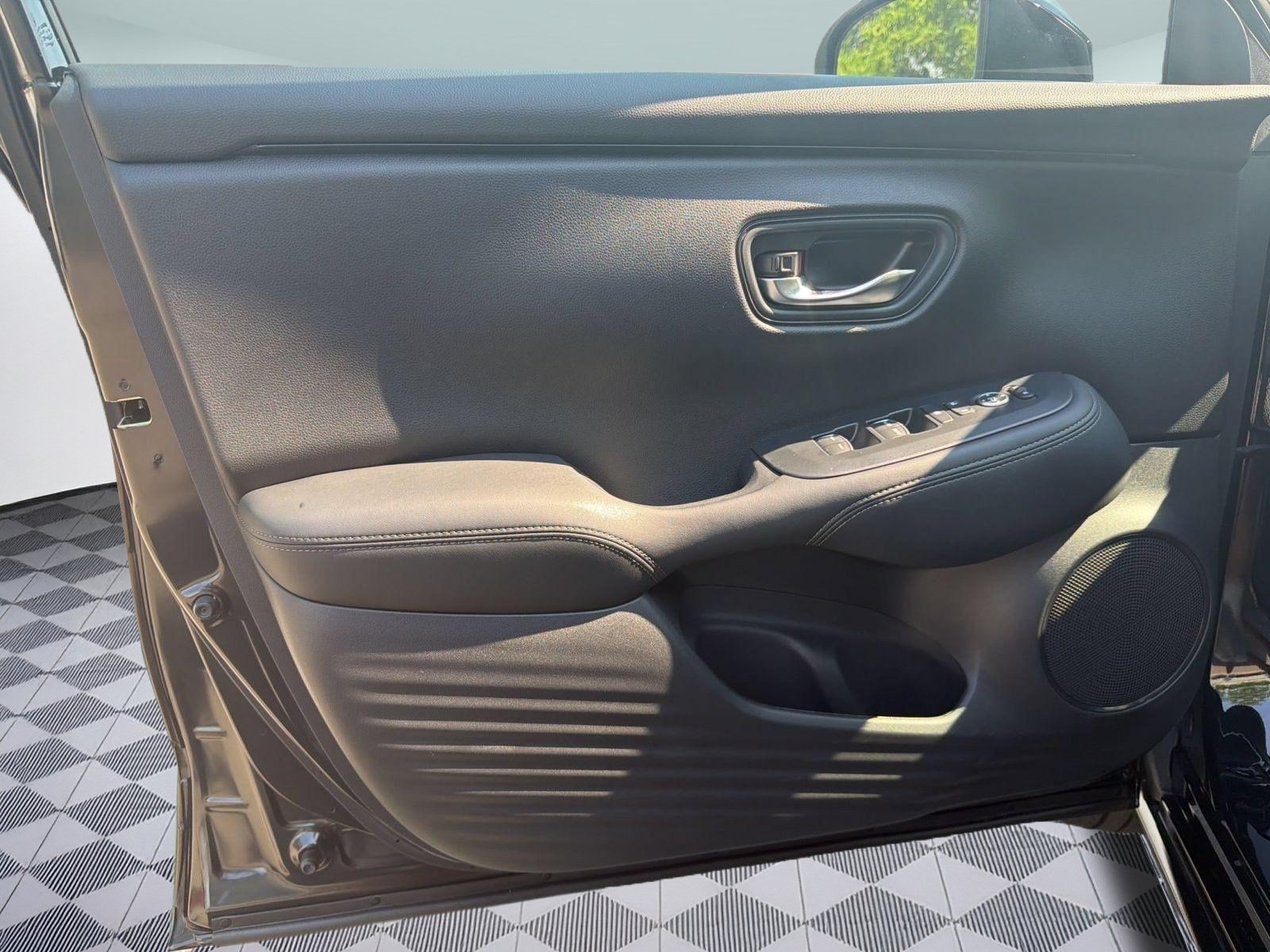Used 2025 Honda HR-V EX-L image 12